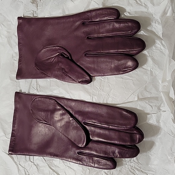 Neiman Marcus Burgundy Gloves - Picture 4 of 12